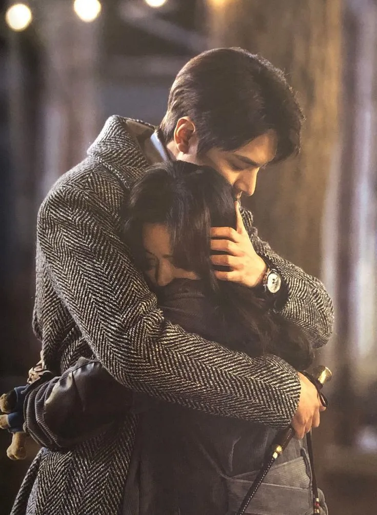 Couple Hug Images​