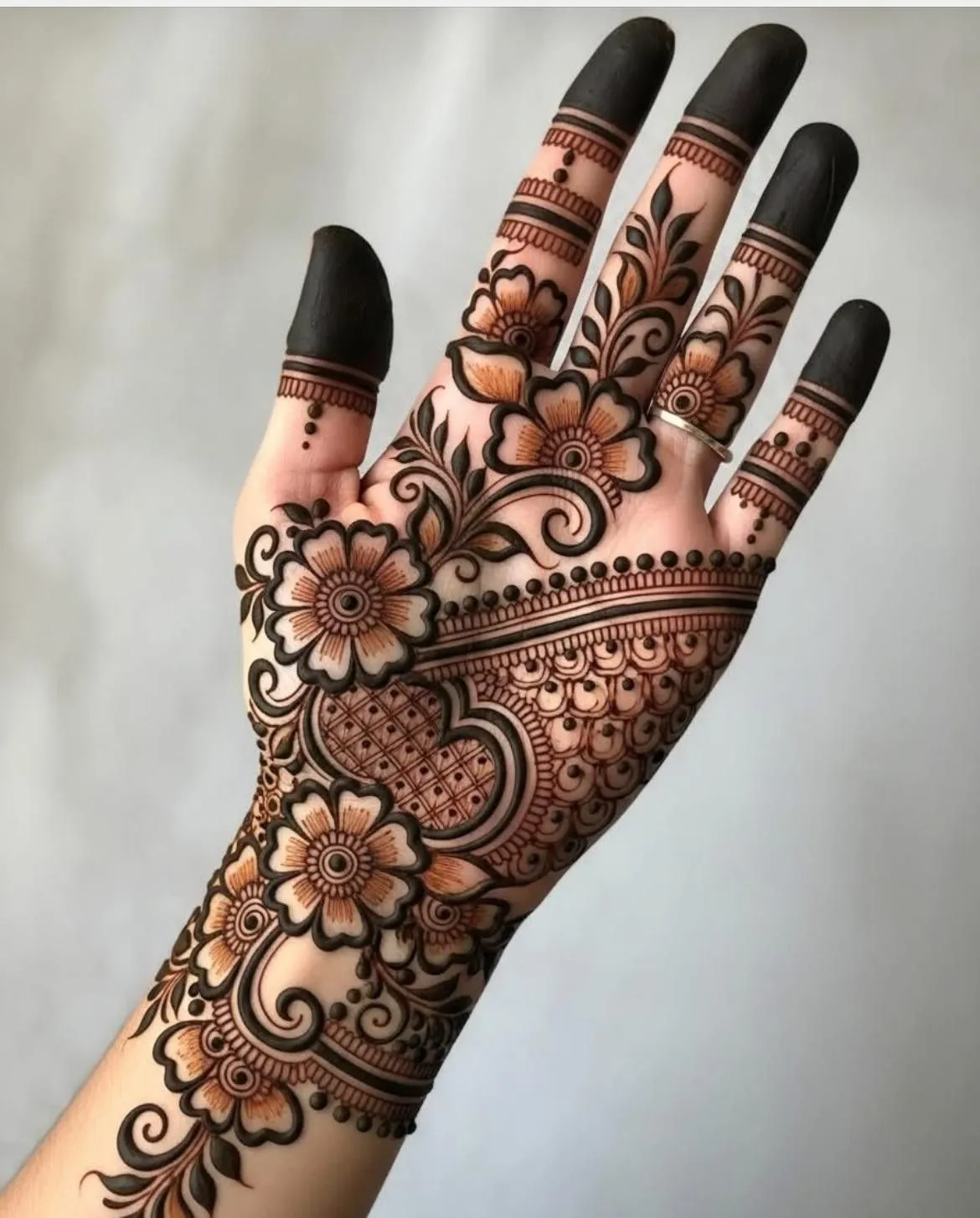 Latest Arabic Mehndi Design