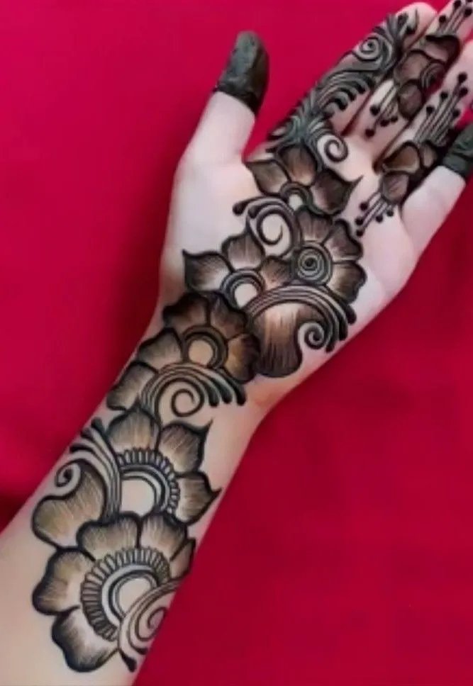latest arabic mehndi design-dp