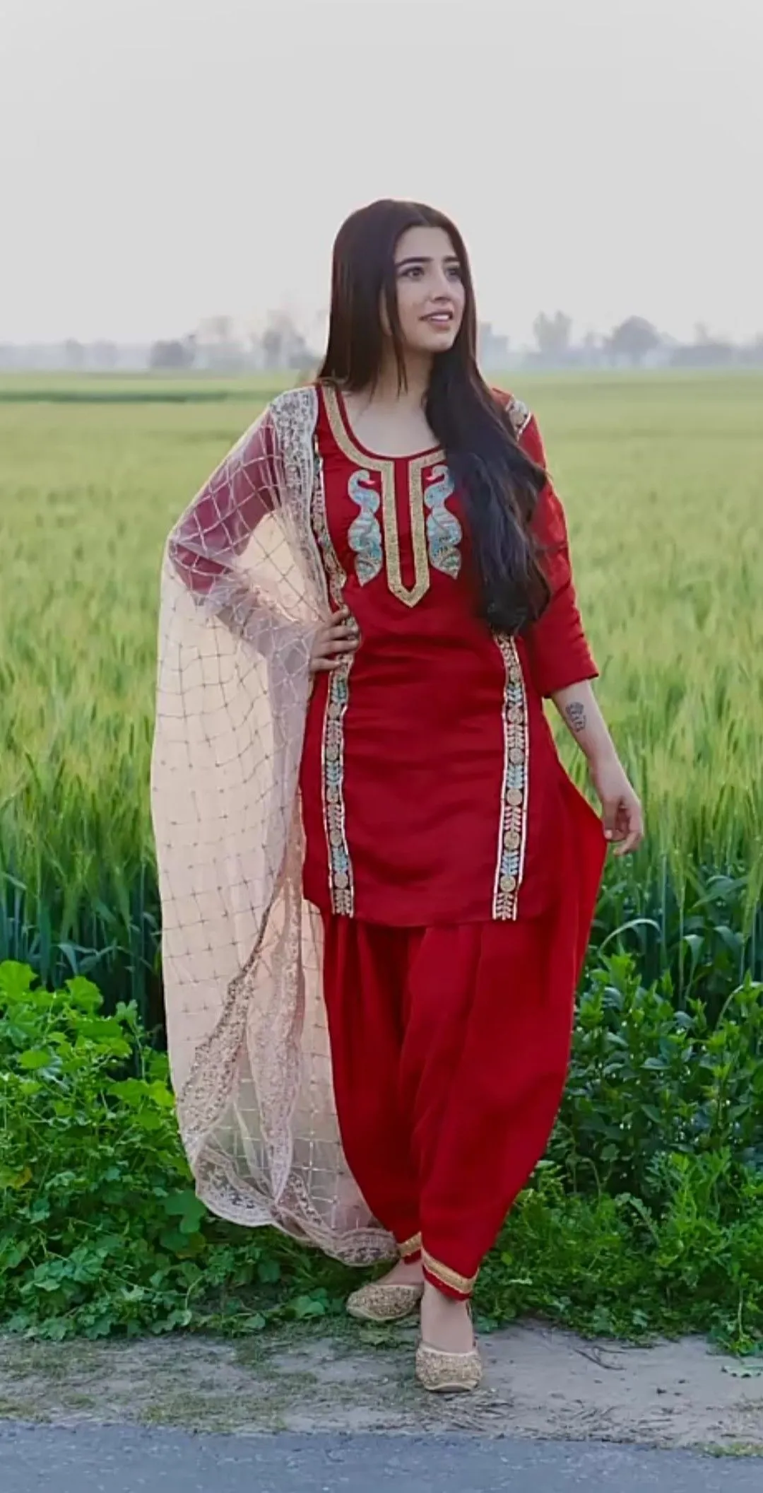 punjabi girl pic for download