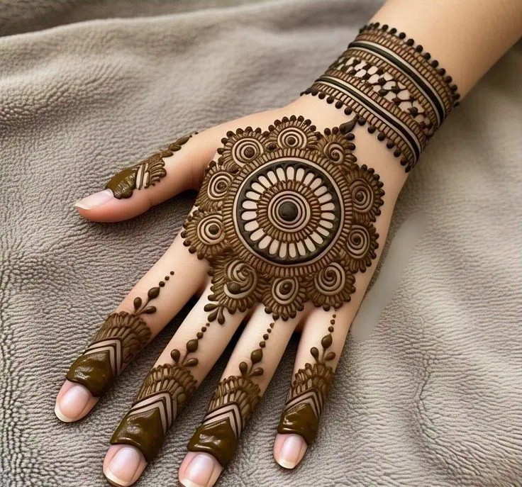 Simple Arabic Mehndi Design