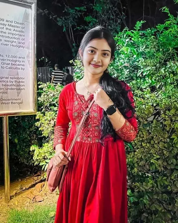 simple-girl-dp-for-instagram-2 Simple Girl Dp For Instagram