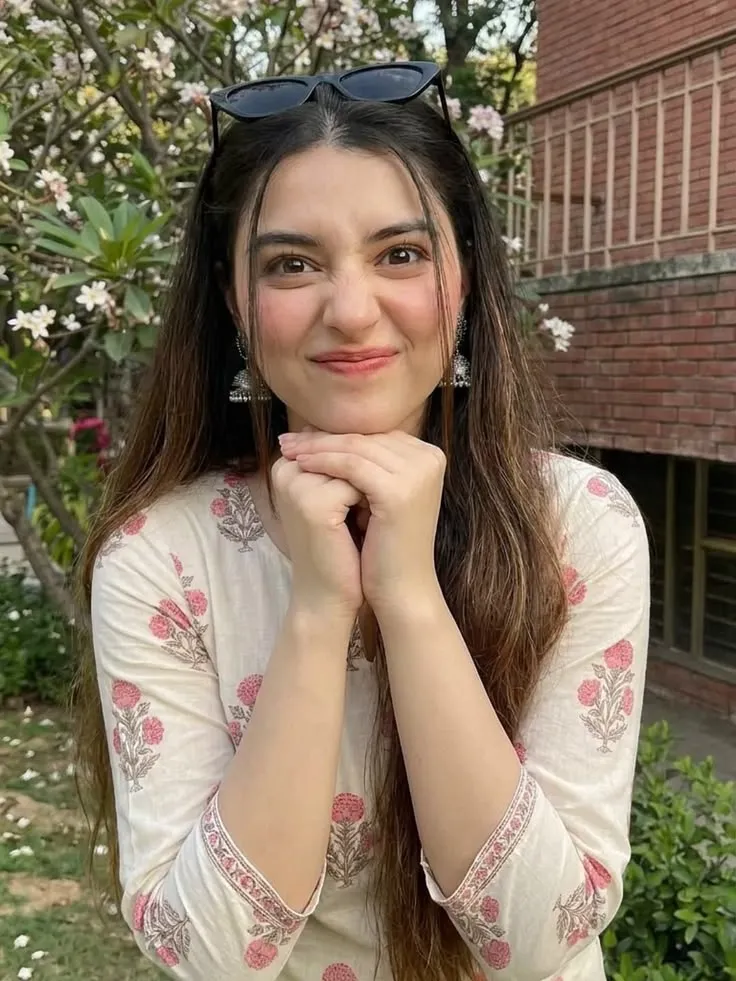 Simple Girl Dp