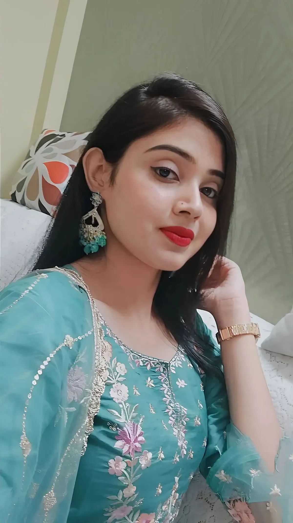 Simple Girl Pictures