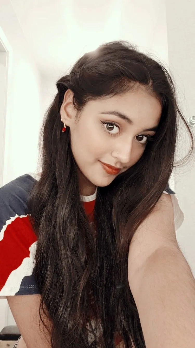 Simple Indian Girl Photo